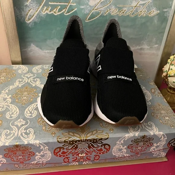 💙NWT NEW BALANCE SNEAKERS💙